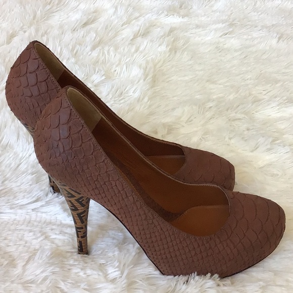 FENDI Décolleté Vitello Python Pumps. - Picture 11 of 11